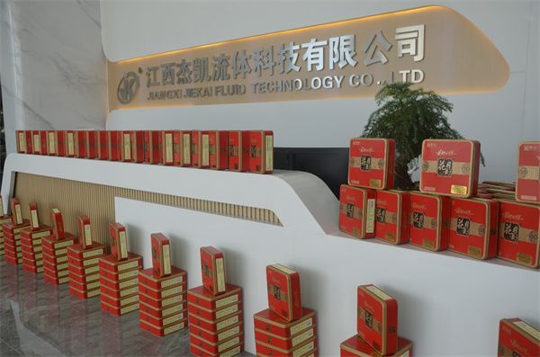 月亮拍了拍你說“中秋快樂呀”。